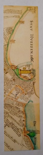 Boekenlegger. Stadsmuur burcht met grote Toren Torn en de Bloem Blöm 1586. 20 bij 5 cm. 150x